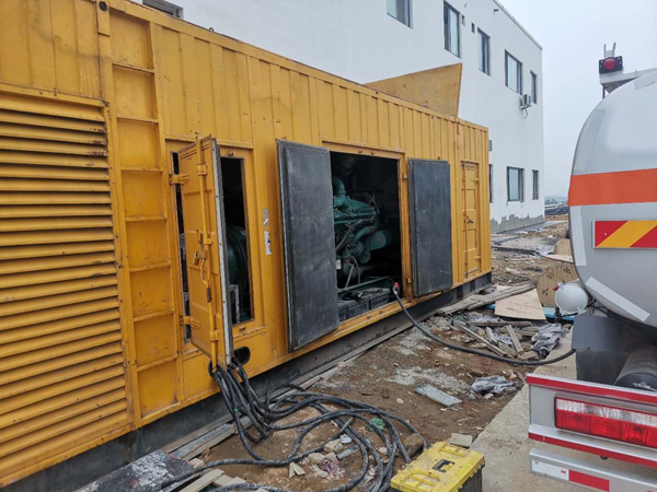 樟树如何在发电机出租合同中约定设备的维修和保养责任?